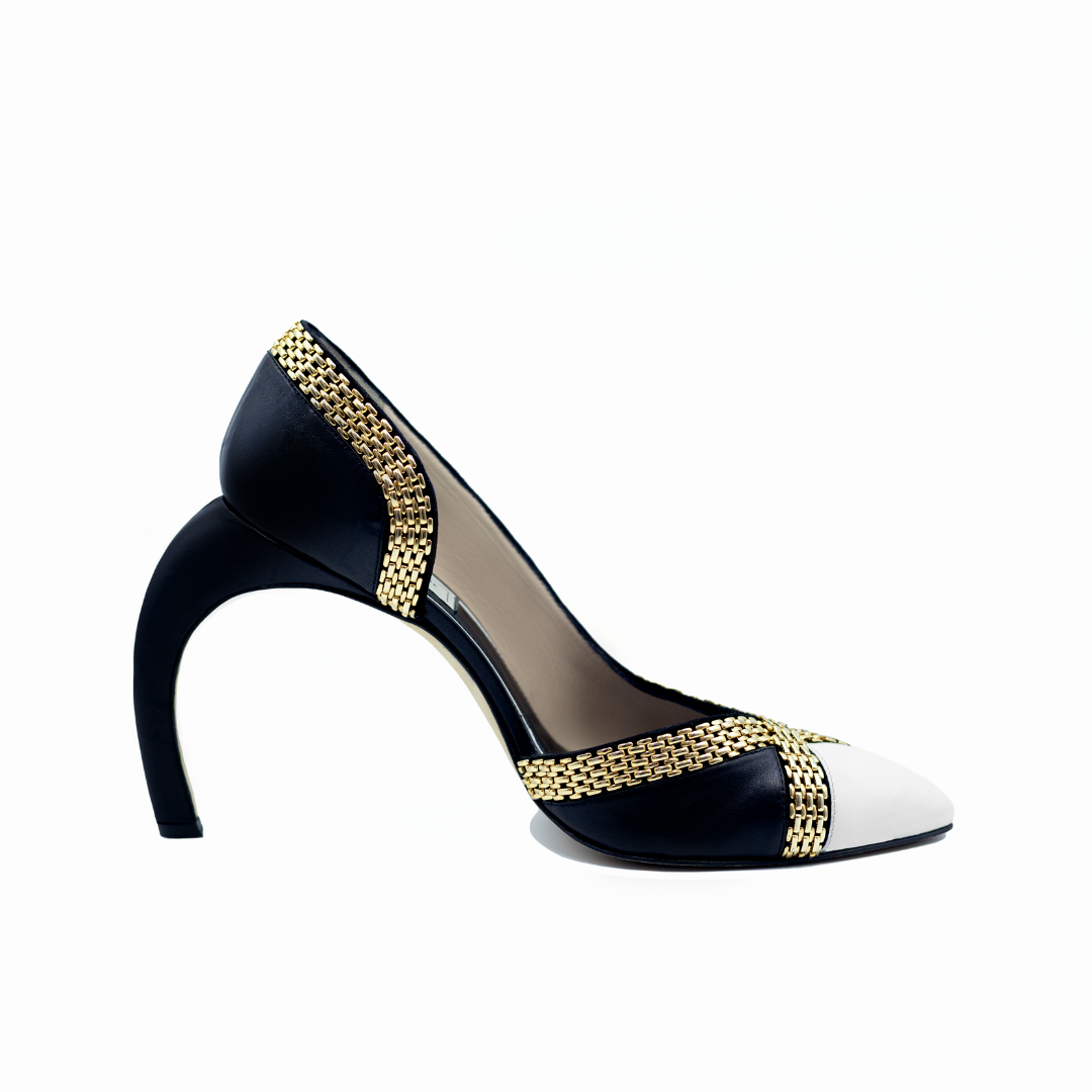 Le talon incurvé doré