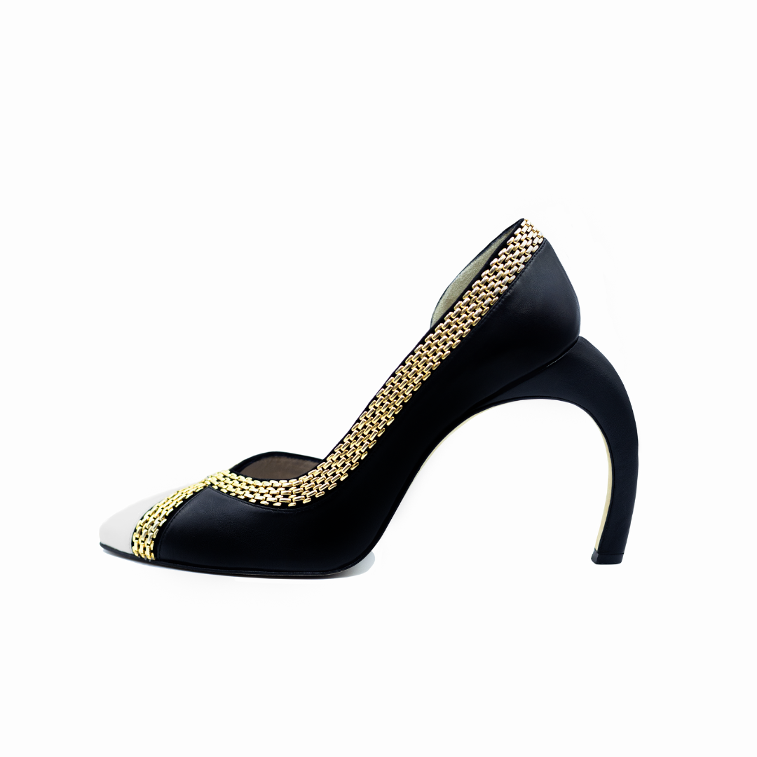 Le talon incurvé doré